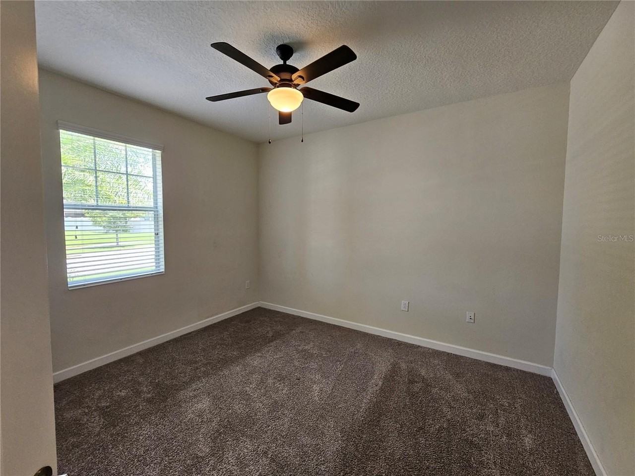 4624 Fairy Tale Cir - Photo 7 of 34