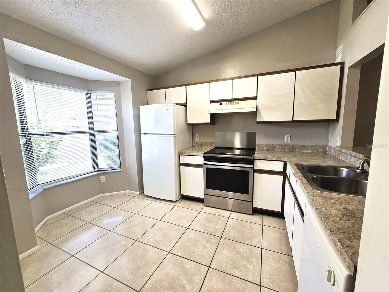 2407 King Oak Ct - Photo 6 of 28