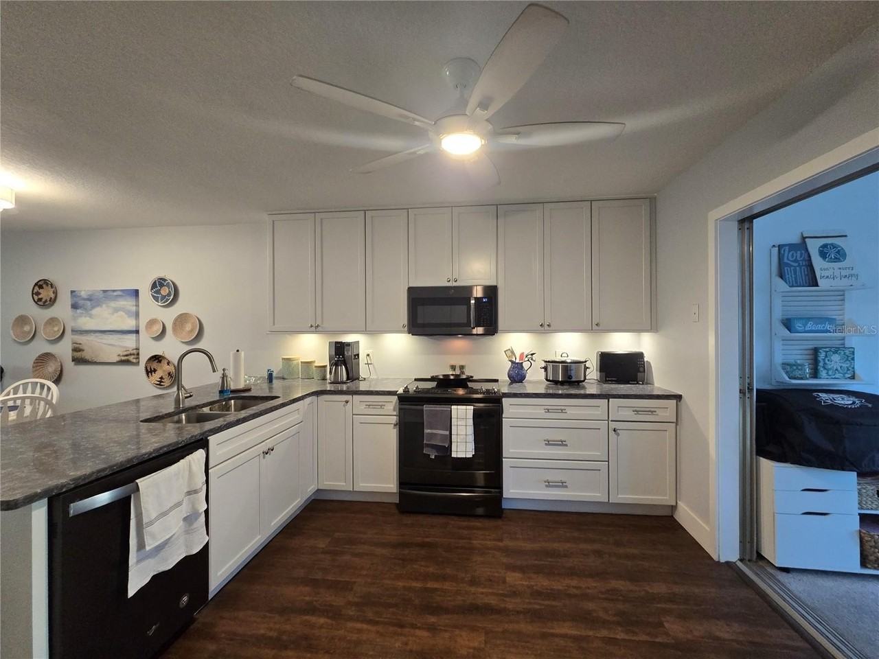 211 Pasadena Ave N #107 - Photo 4 of 33