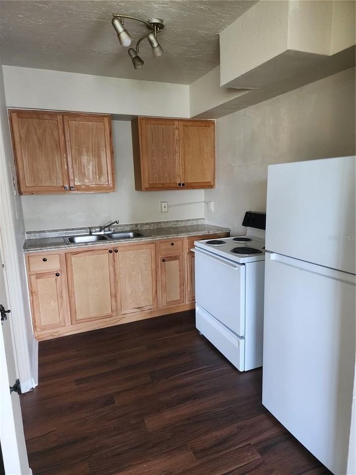 2219 Highland St S #3 - Photo 3 of 5