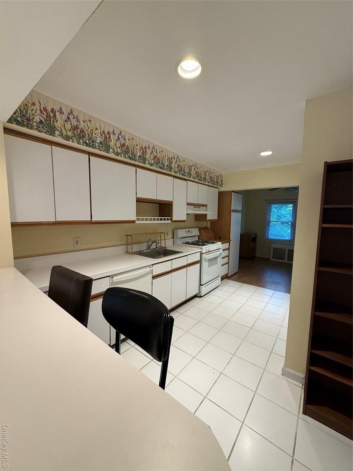 63 Franklin Avenue - Photo 5 of 17