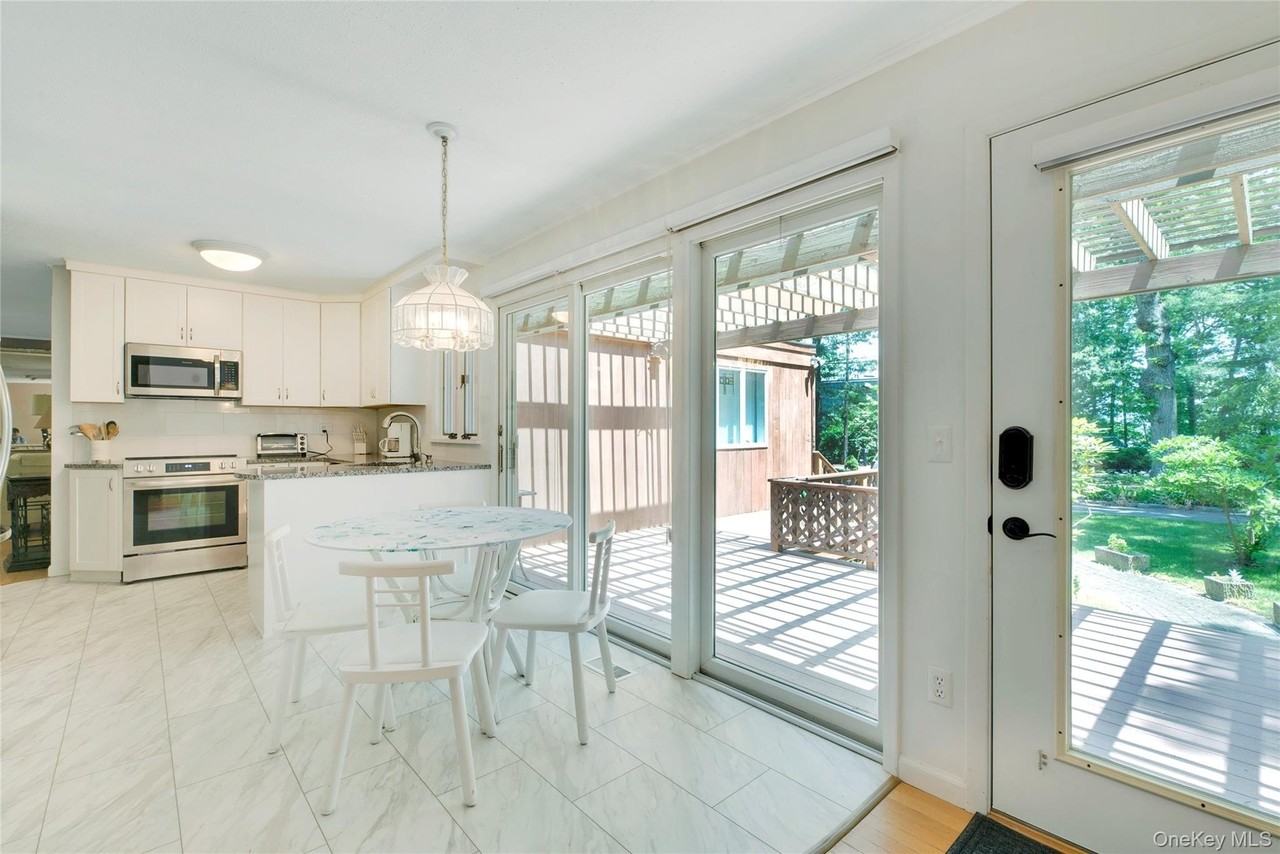 1075 Inlet Lane - Photo 3 of 30