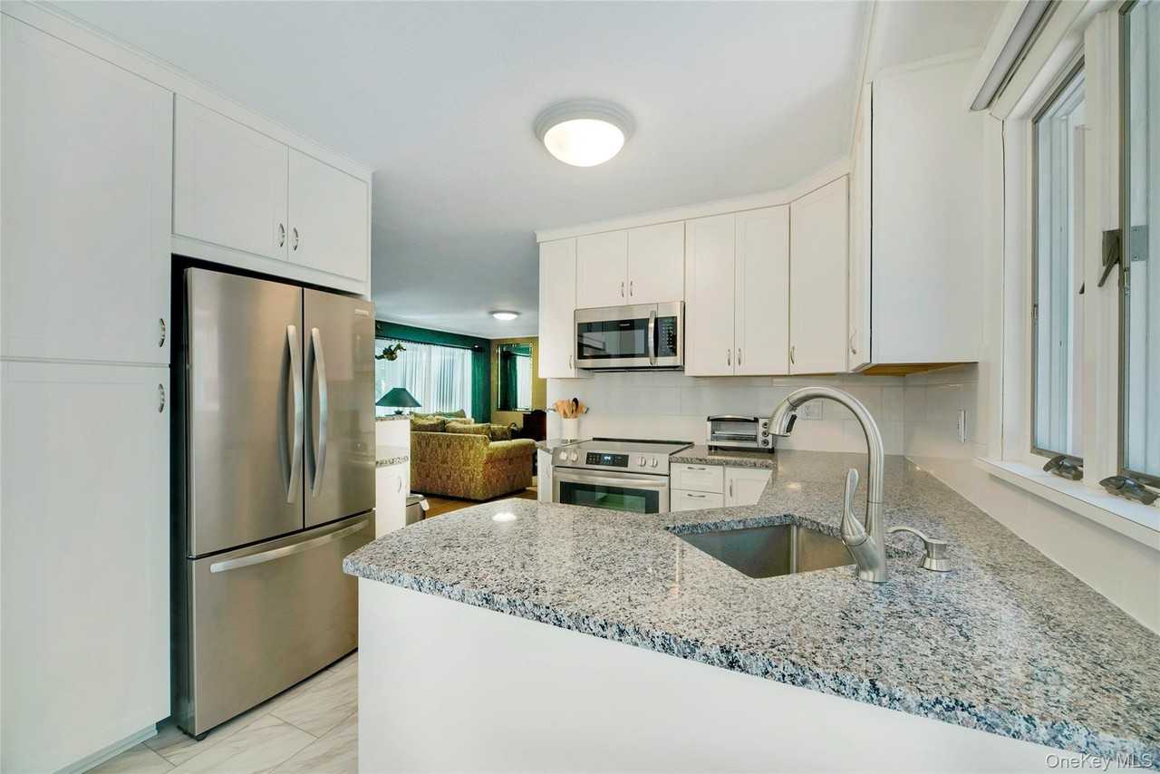 1075 Inlet Lane - Photo 4 of 30