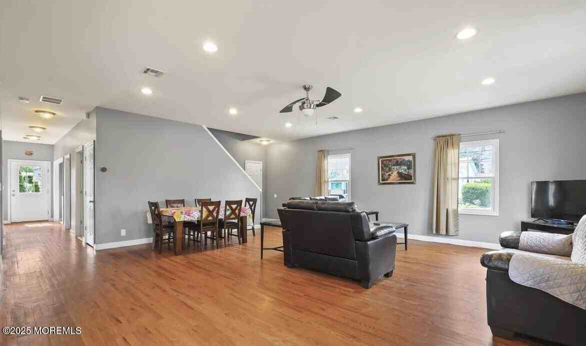 2207 Main St - Photo 5 of 22