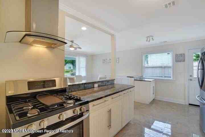 68 Berry Place - Photo 6 of 15