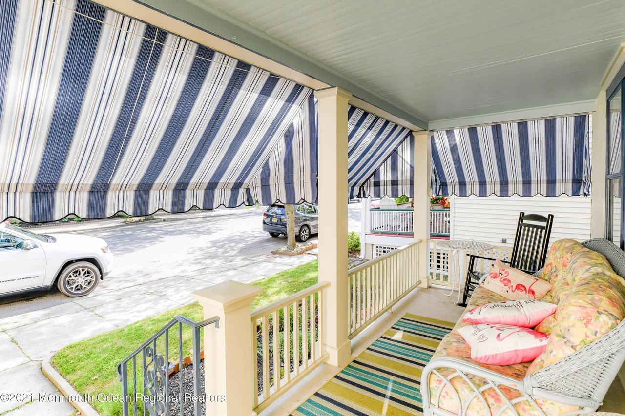 87 Embury Ave - Photo 4 of 50