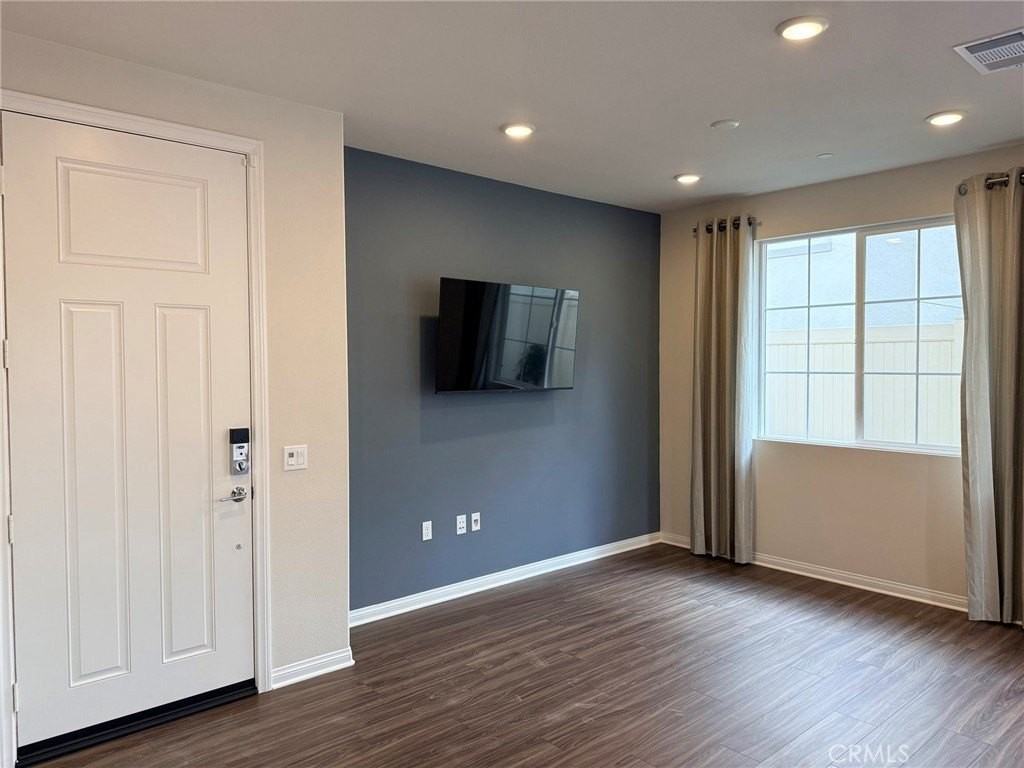 1430 Prairie Rose Ln - Photo 5 of 21