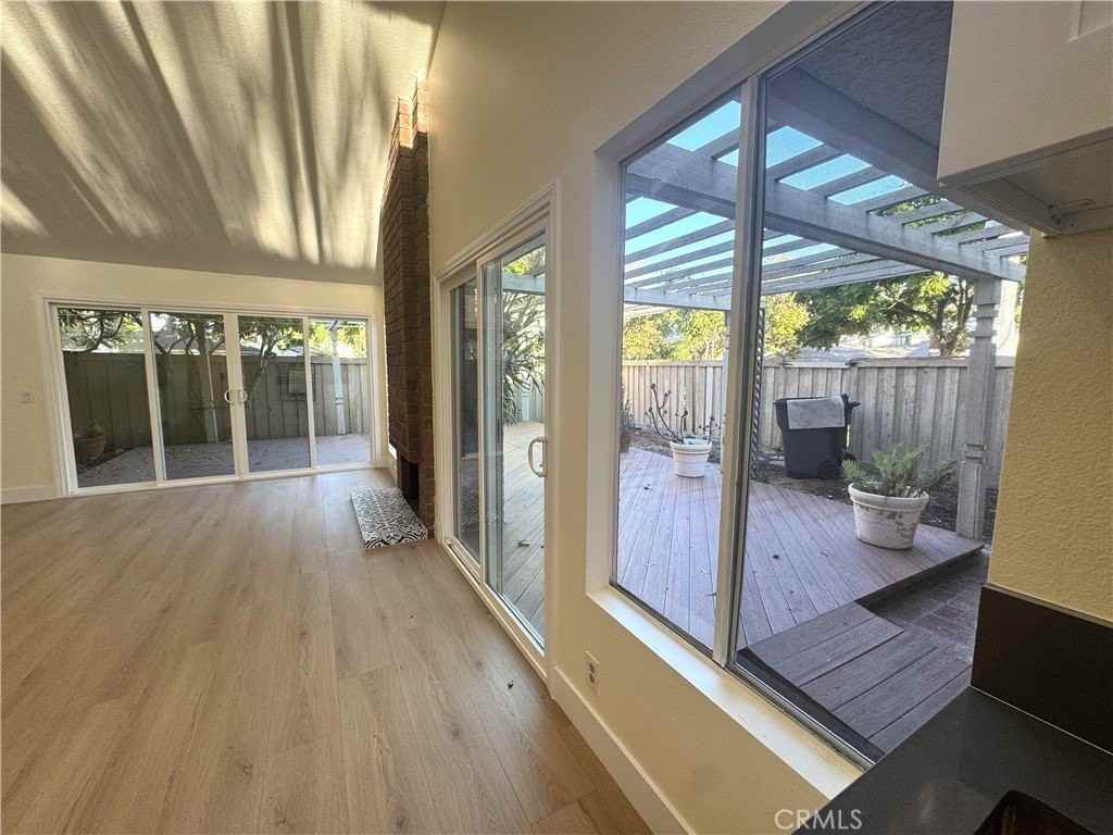 17301 Peach - Photo 5 of 15