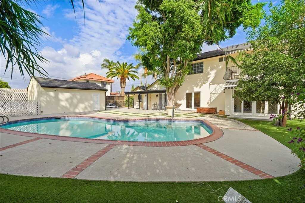 7425 Vanalden Ave - Photo 2 of 39