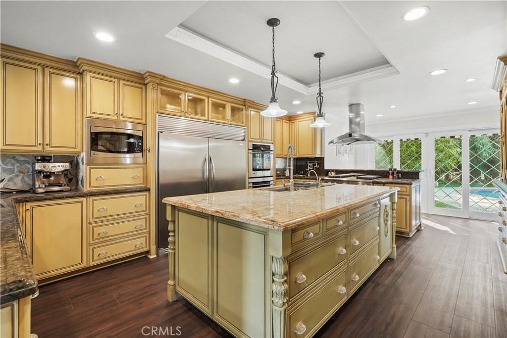 7425 Vanalden Ave - Photo 4 of 39