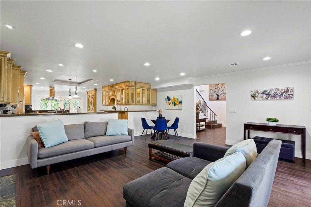 7425 Vanalden Ave - Photo 5 of 39