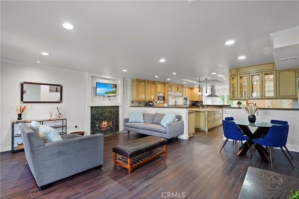 7425 Vanalden Ave - Photo 6 of 39