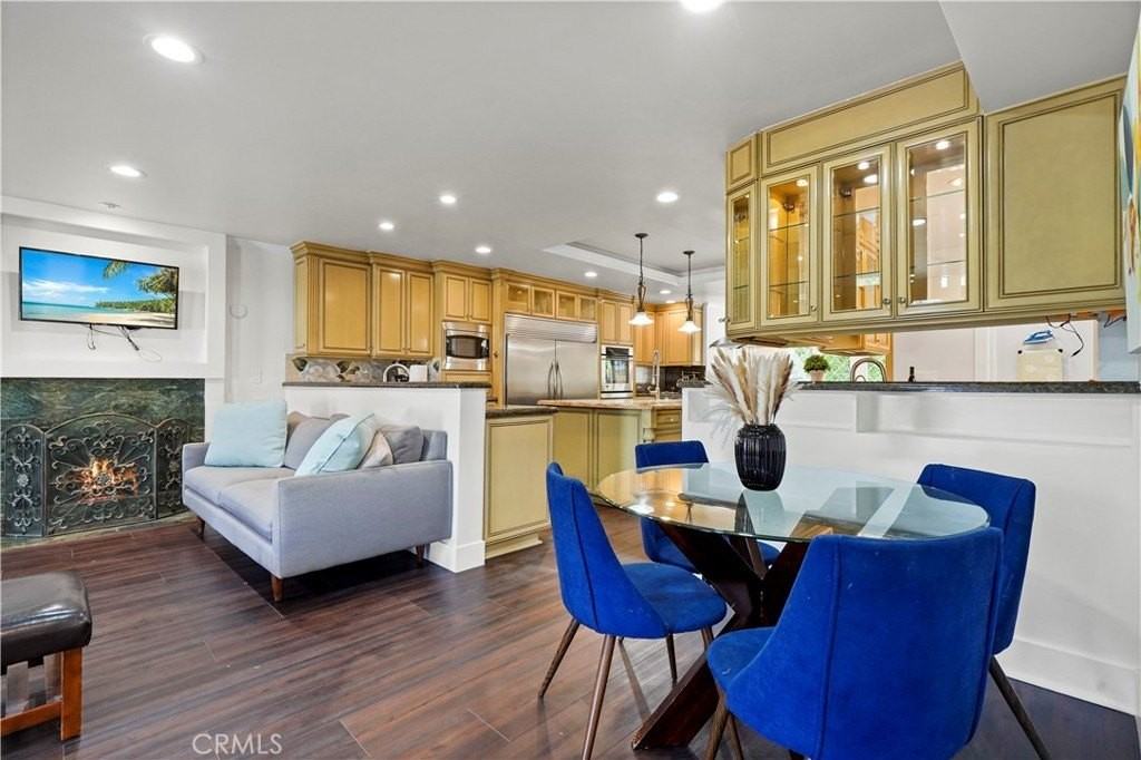 7425 Vanalden Ave - Photo 7 of 39