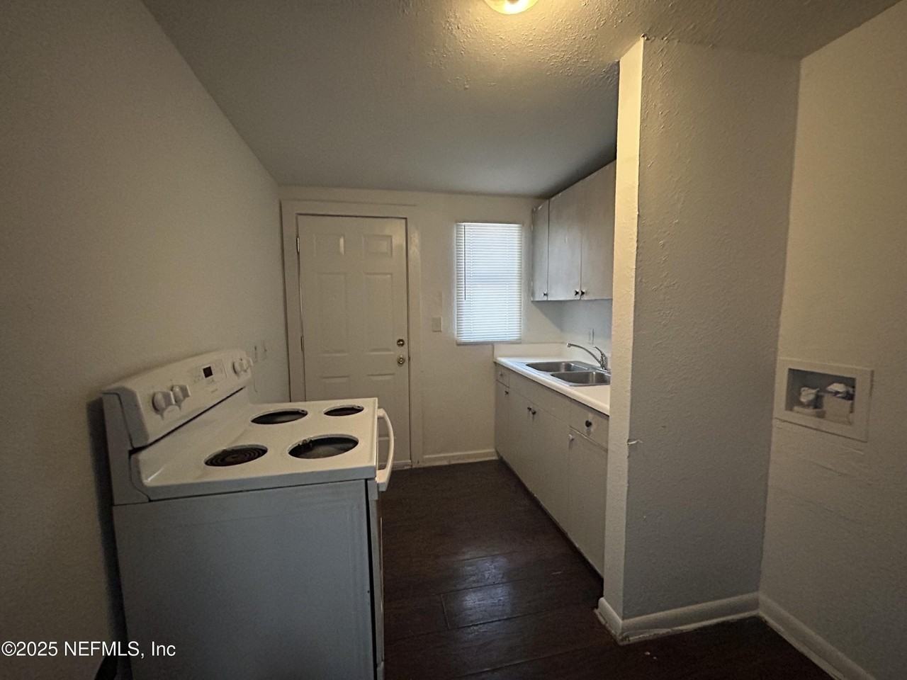 3105 Nolan St - Photo 4 of 11