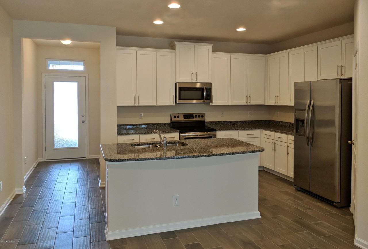 221 Servia Dr - Photo 4 of 18