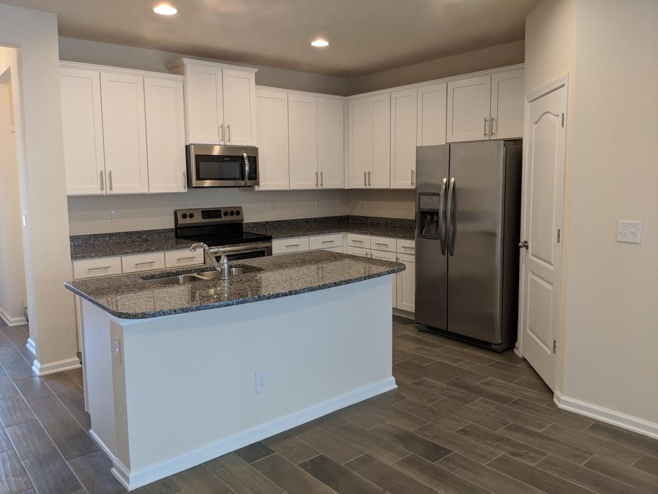 221 Servia Dr - Photo 5 of 18