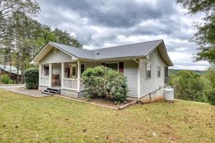 586 Sun Valley Dr - Photo 1 of 1