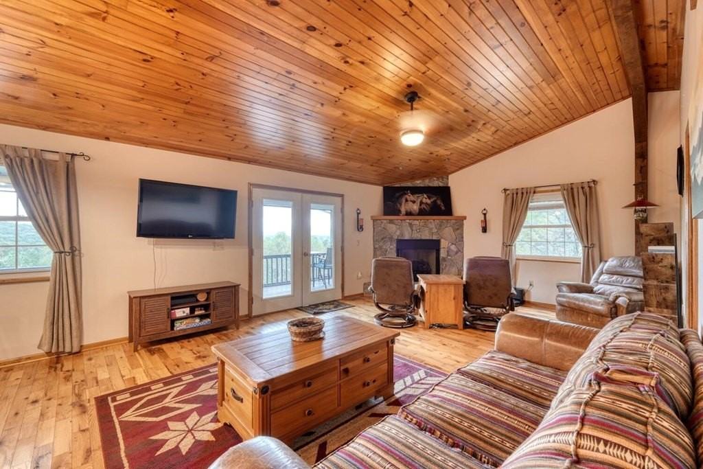 586 Sun Valley Dr - Photo 3 of 34