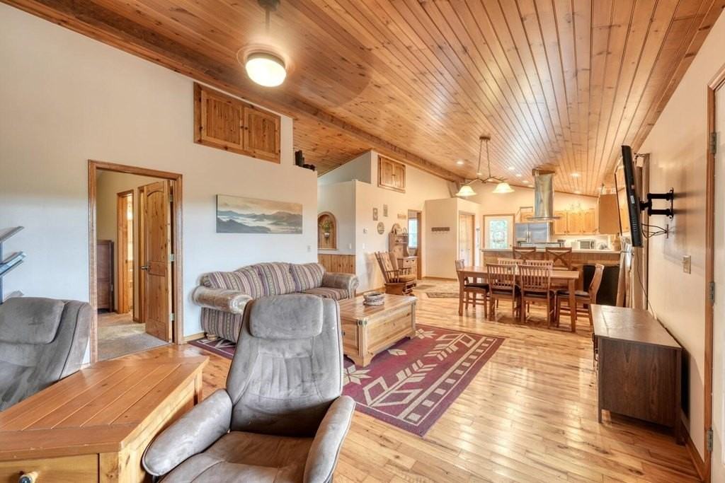 586 Sun Valley Dr - Photo 5 of 34