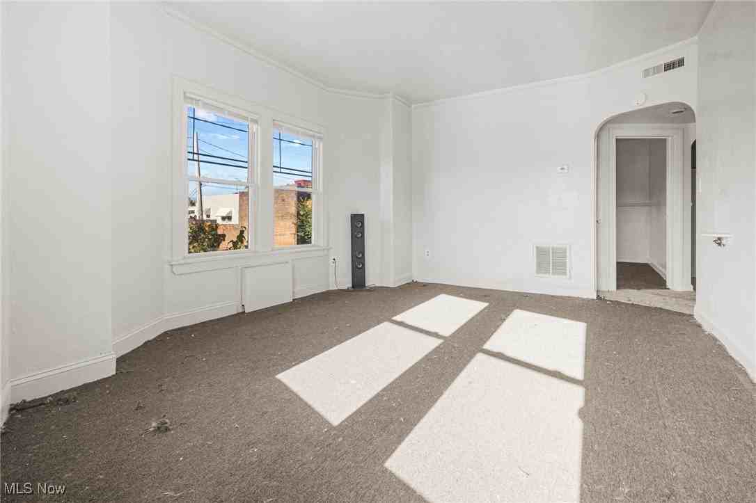 15300 Waterloo Rd Apt 1 #1 - Photo 5 of 10