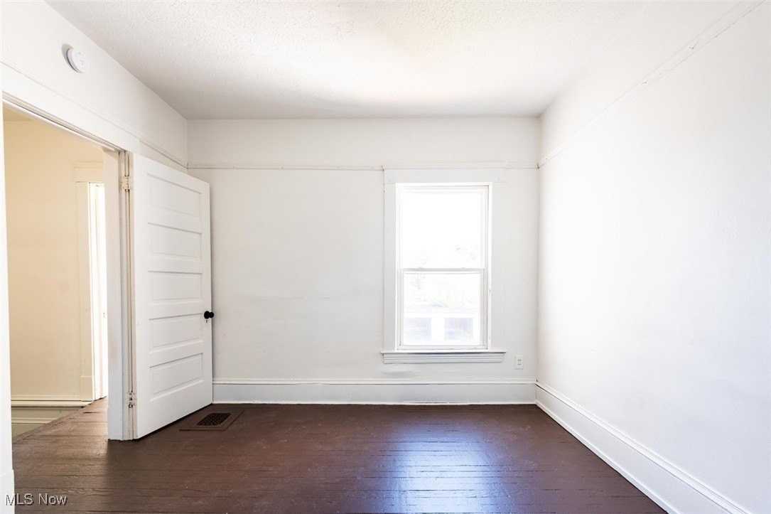 3300 W 98th St - Photo 6 of 14