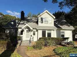 featured image of 21 Henry St