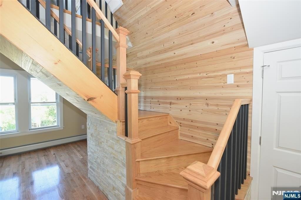 454 Park Ave 2nd Fl - Photo 7 of 27