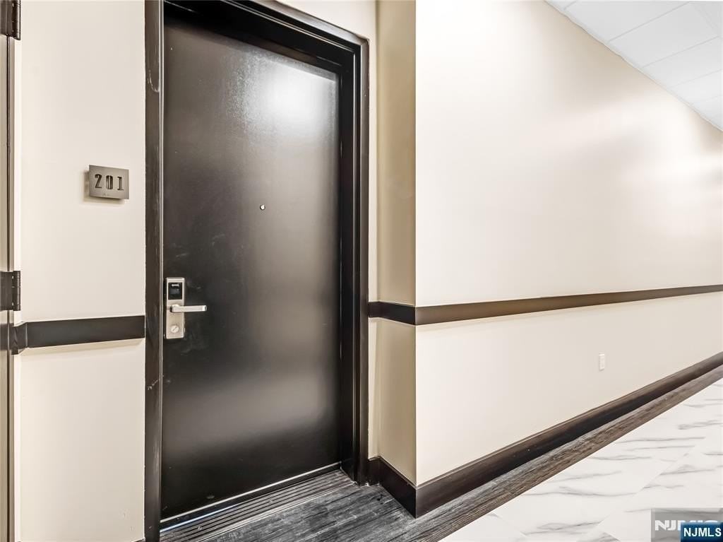 51 Queen Anne Rd - Photo 4 of 23