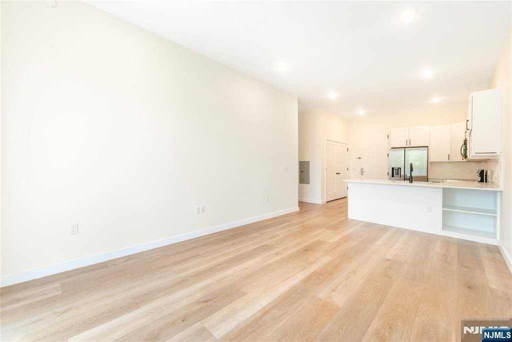 51 Queen Anne Rd - Photo 6 of 23