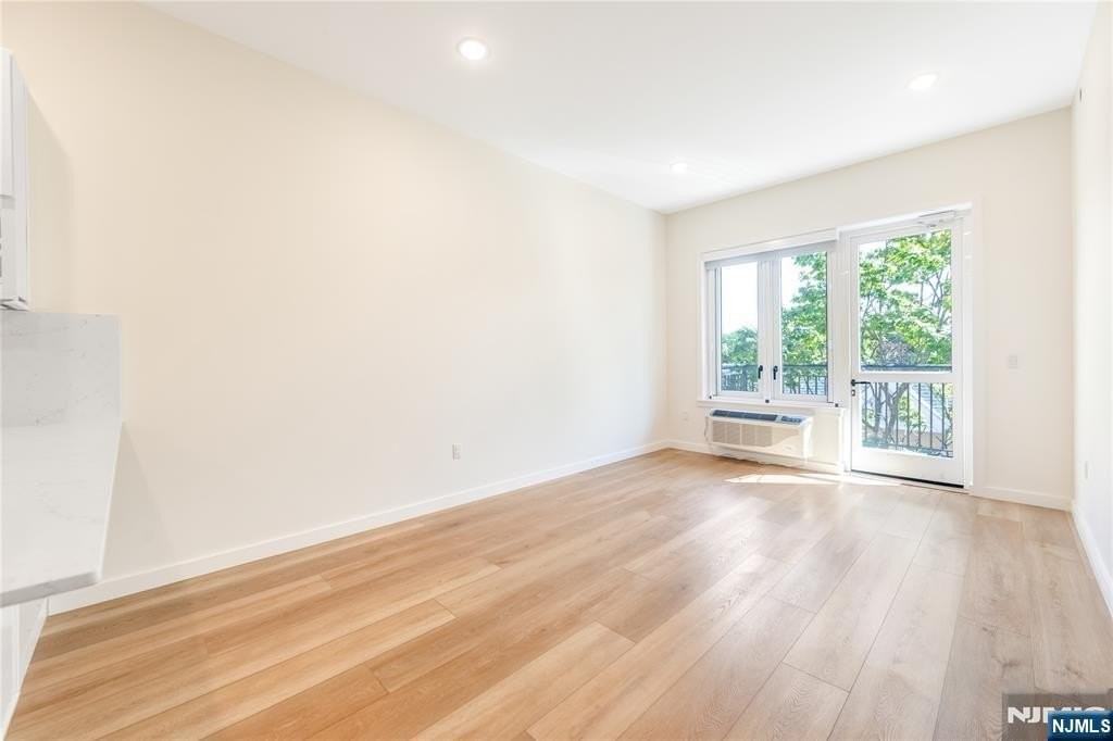 51 Queen Anne Rd - Photo 7 of 23