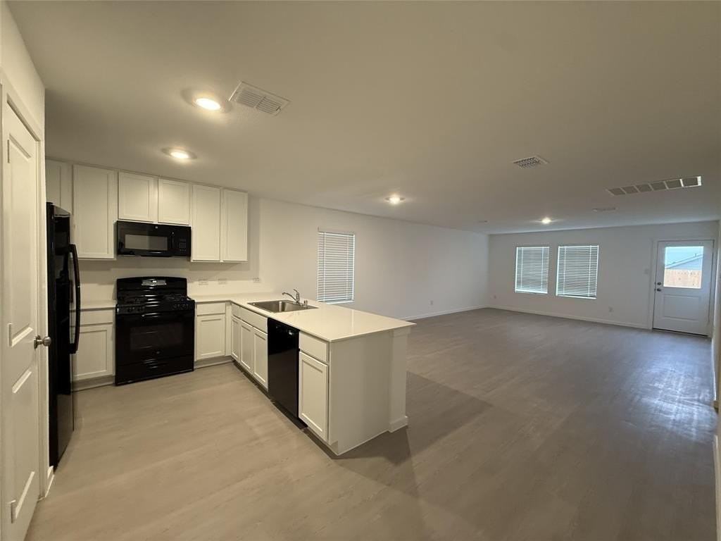 835 Ginkgo Way - Photo 4 of 10