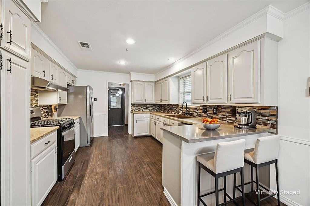 1610 Lexington Drive - Photo 4 of 28