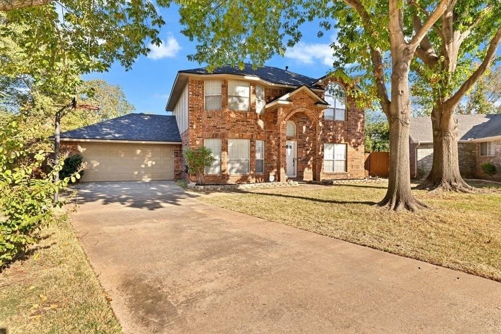 2505 Classic Ct W - Photo 2 of 40