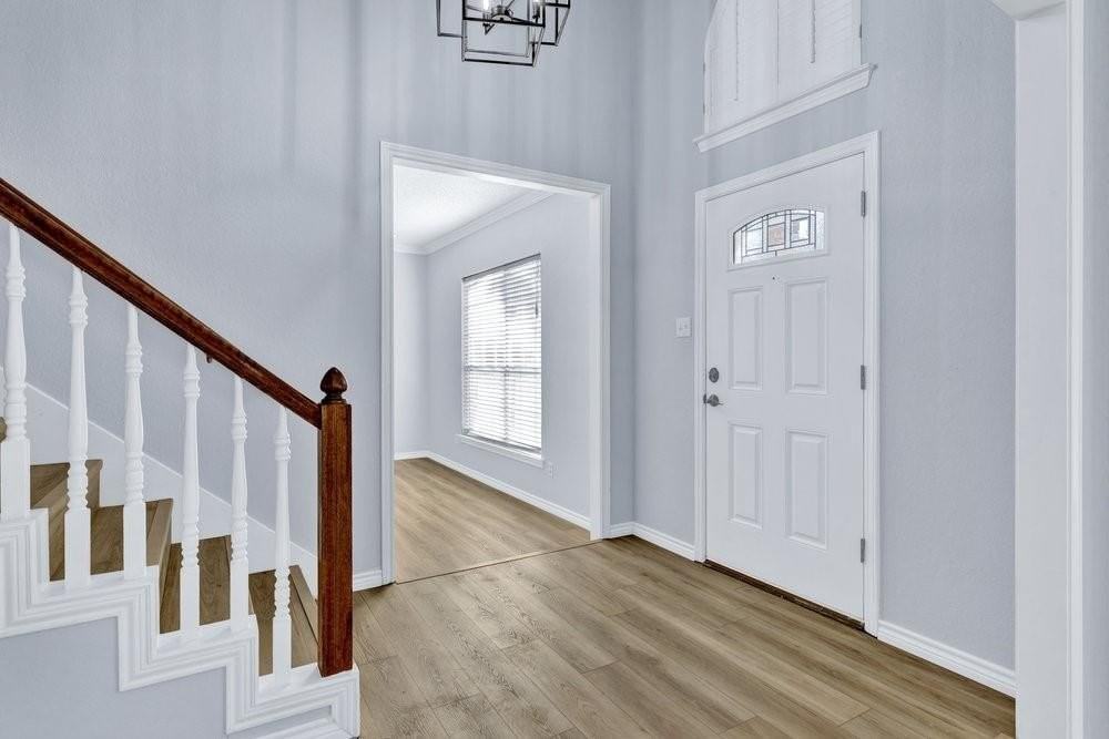 2505 Classic Ct W - Photo 3 of 40