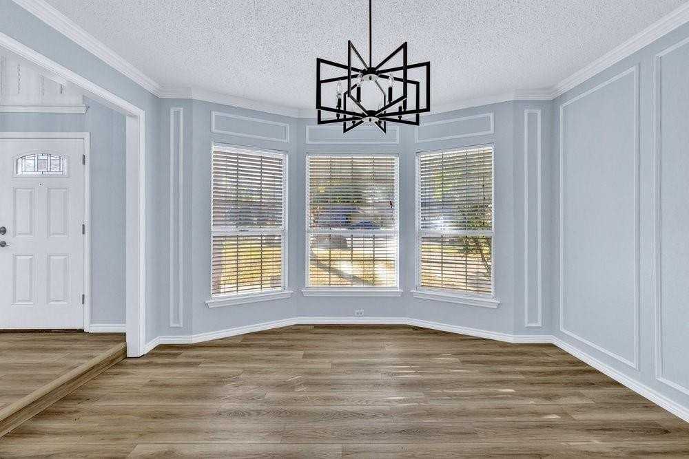 2505 Classic Ct W - Photo 4 of 40