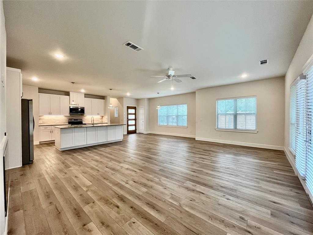 236 Merritt St - Photo 4 of 20