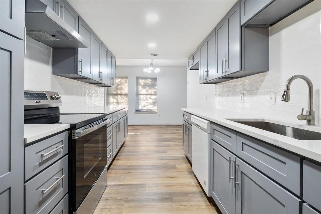 2003 Fleur De Lis Court