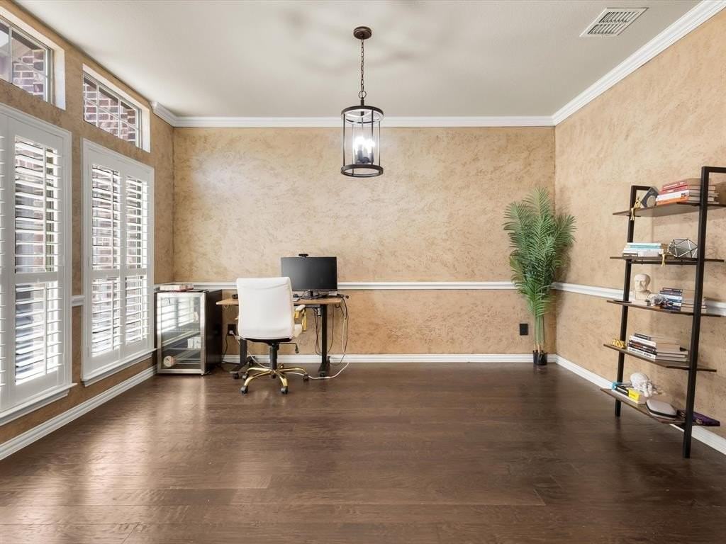 214 Crestbrook Dr - Photo 5 of 36