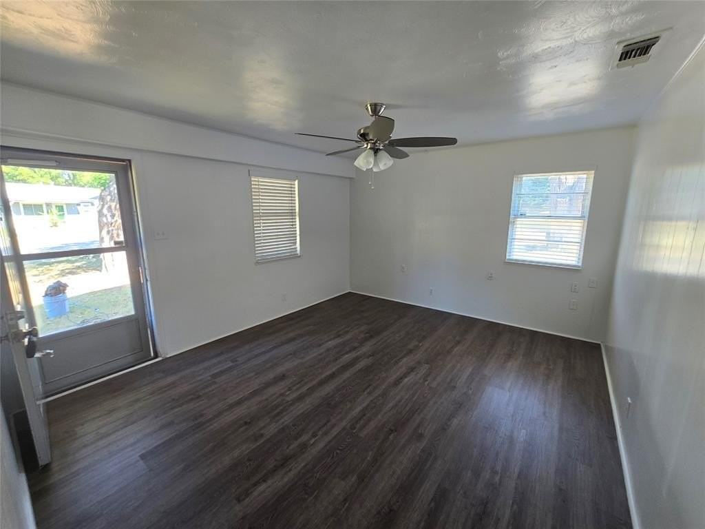 1806 Friar Tuck Dr - Photo 3 of 17