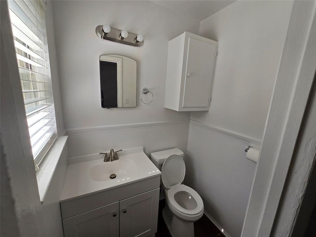 1806 Friar Tuck Dr - Photo 5 of 17