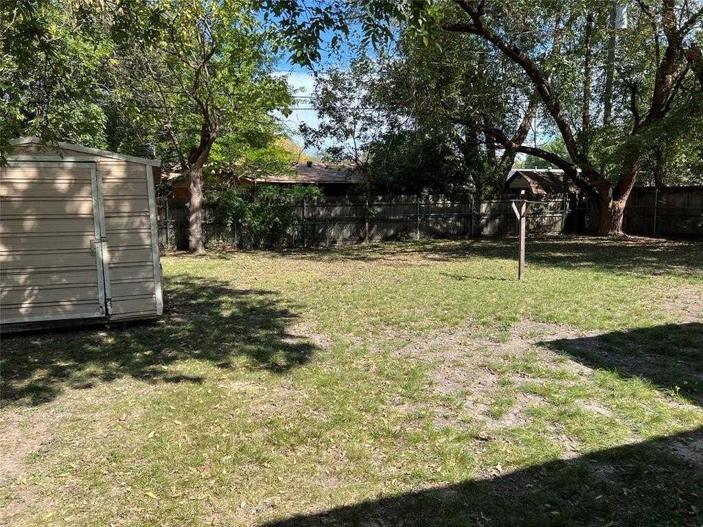 1711 Harris St - Photo 4 of 15