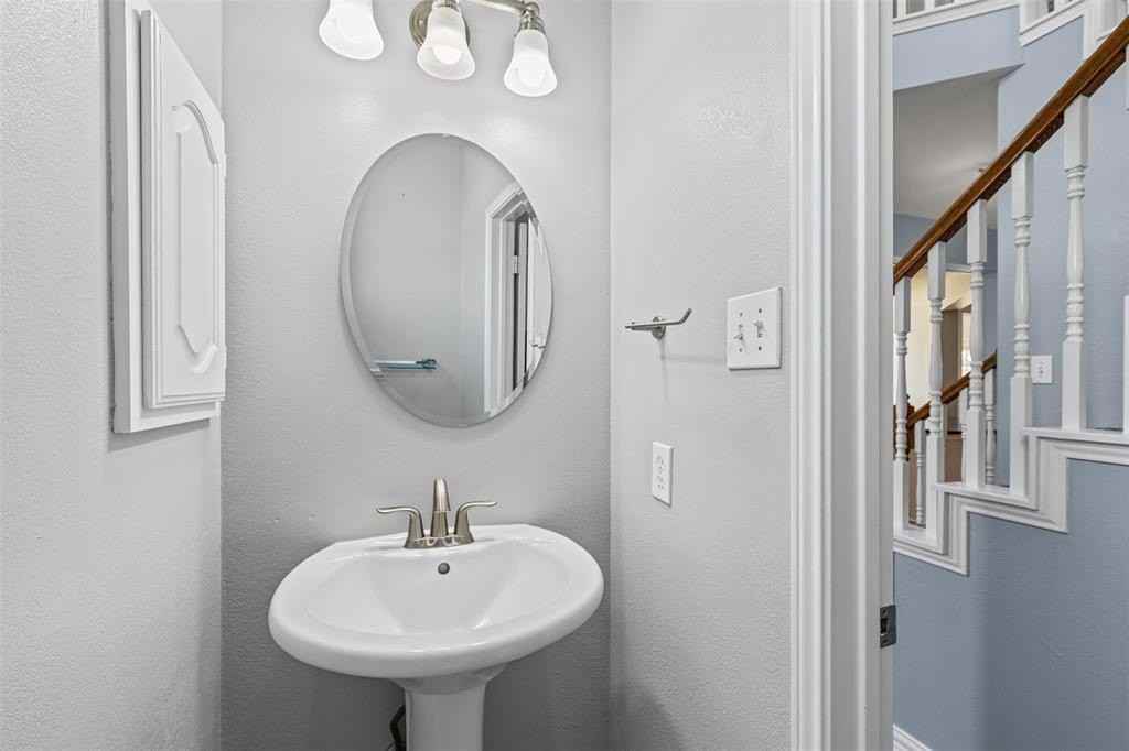 7713 La Guardia Dr - Photo 7 of 29