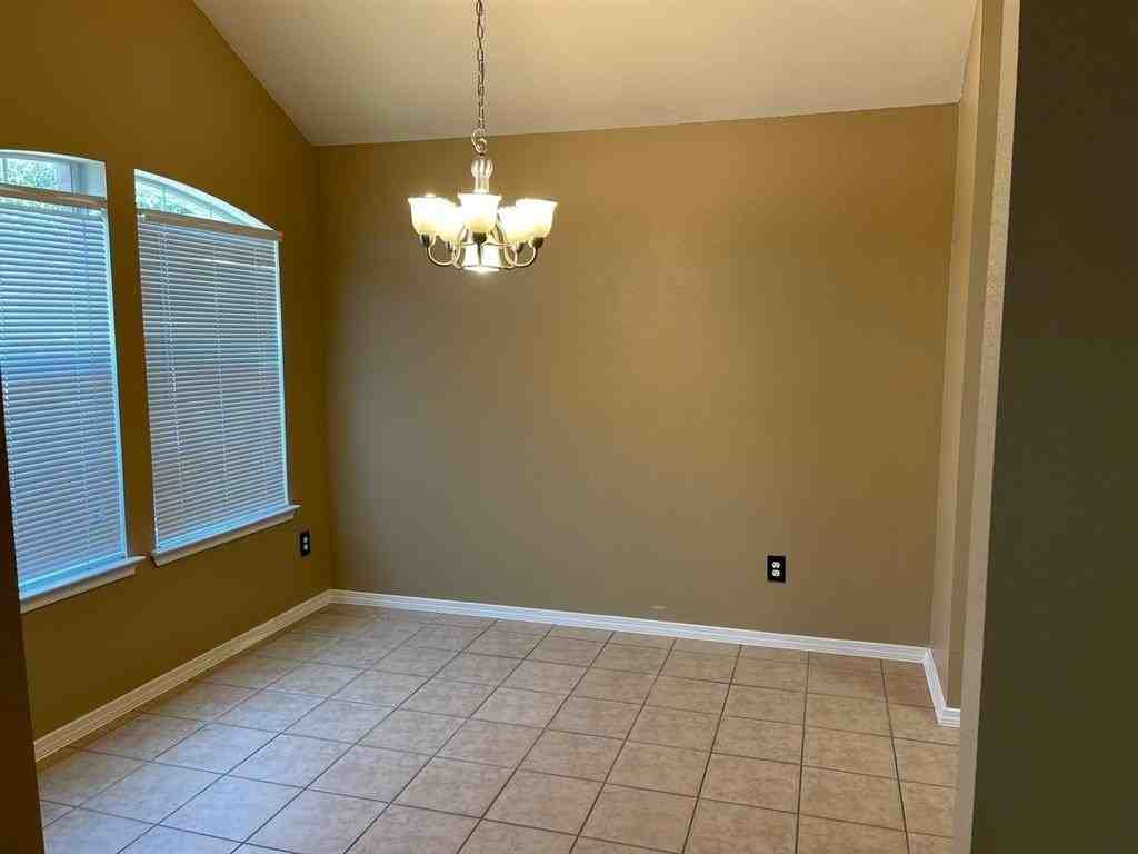 8513 Autumn Creek Trl - Photo 4 of 18