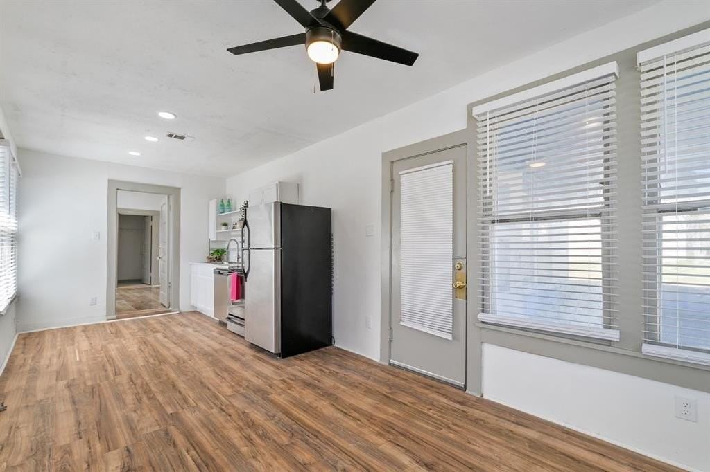 422 North Woods Street - Photo 4 of 28