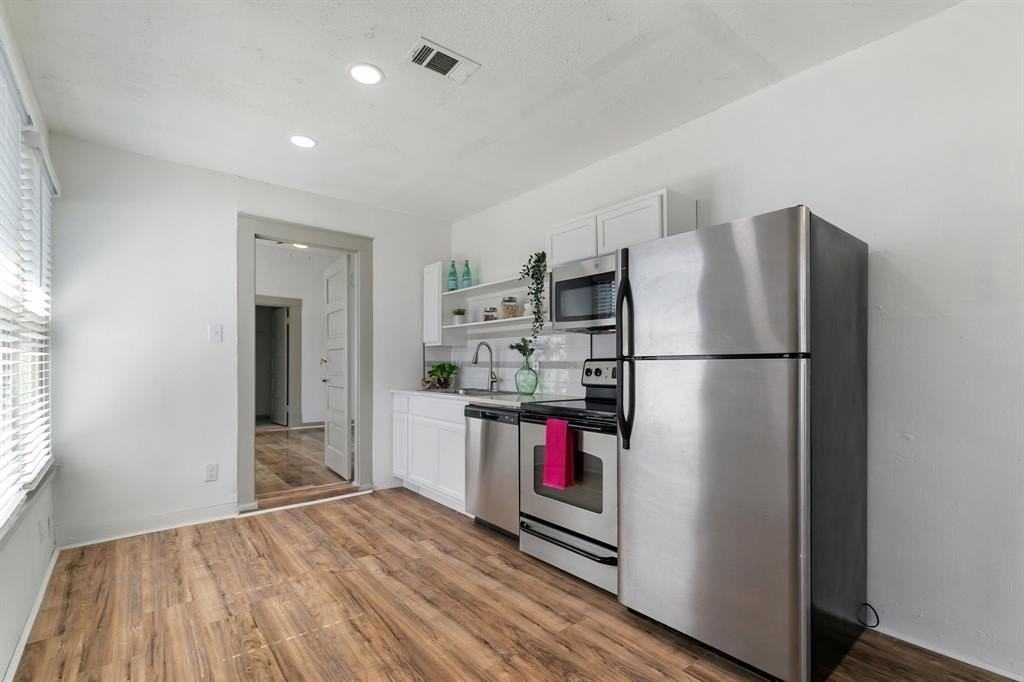 422 North Woods Street - Photo 5 of 28