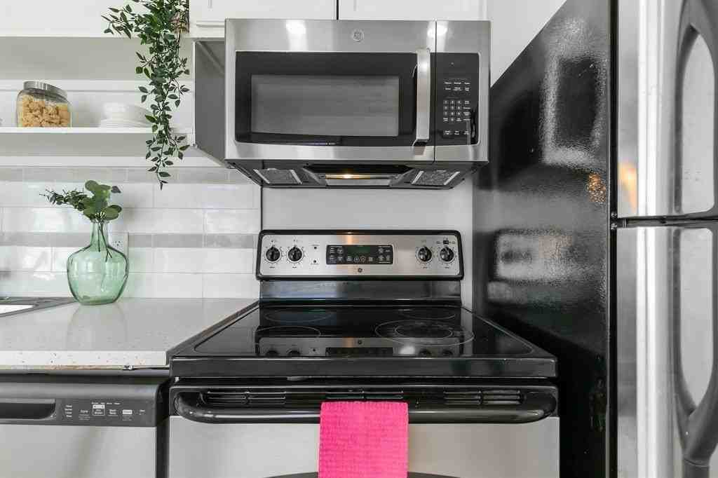 422 North Woods Street - Photo 6 of 28