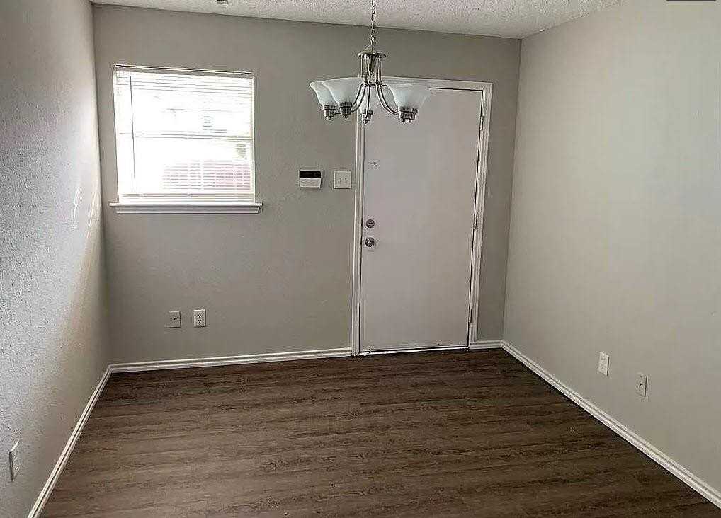 826 Samuels Ave - Photo 4 of 21