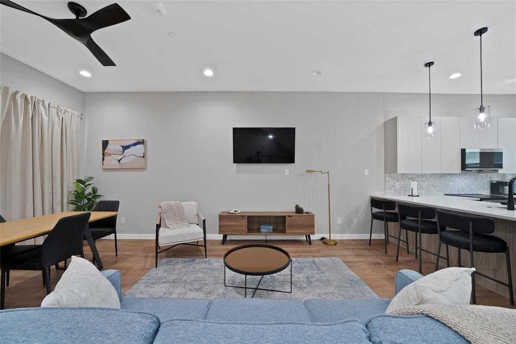 2813 Weisenberger St #102 - Photo 4 of 19