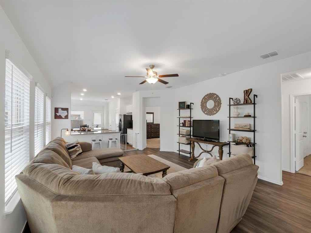 2913 Meadowlands Dr - Photo 2 of 40