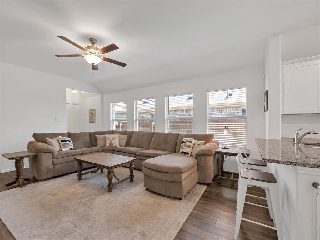 2913 Meadowlands Dr - Photo 3 of 40